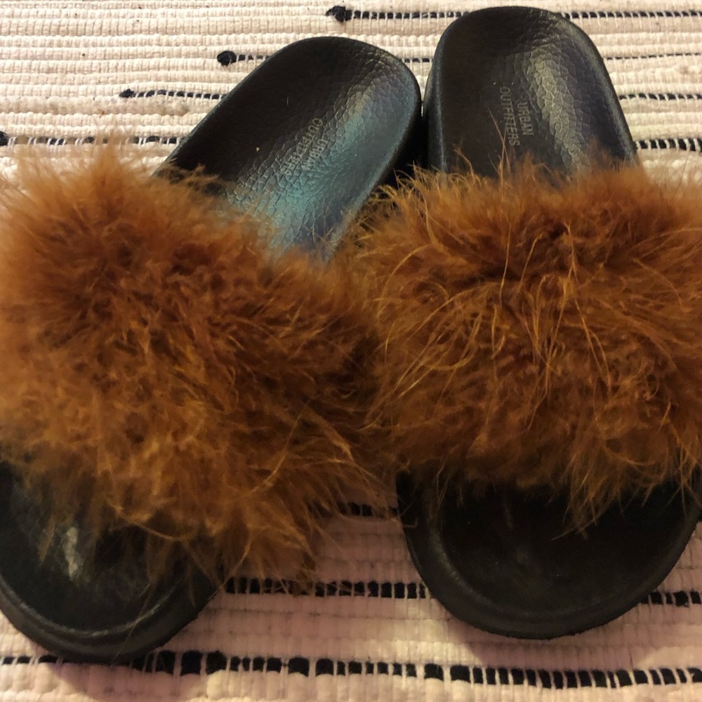 urban outfitters slides